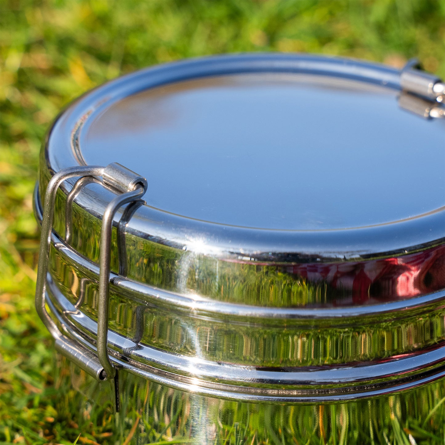 Close-up of lunchbox closure