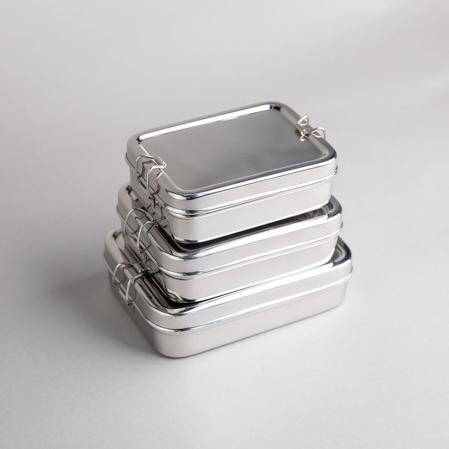 Stainless steel lunch boxes stacked in 3 sizes