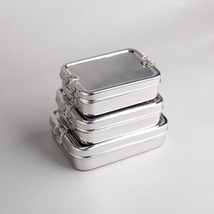 Stainless steel lunch boxes stacked in 3 sizes